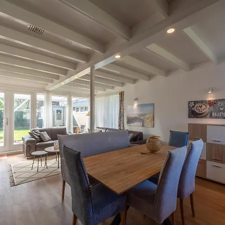 Modern Home Near Beach Vakantiehuis Sint Maartensvlotbrug