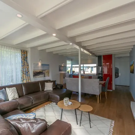 Modern Home Near Beach Vakantiehuis