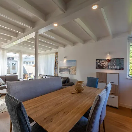 Modern Home Near Beach Vakantiehuis