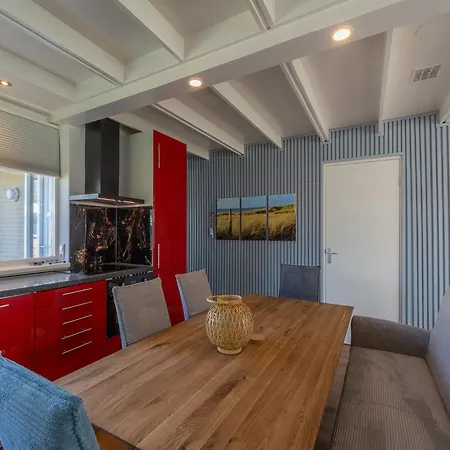 Modern Home Near Beach Vakantiehuis *